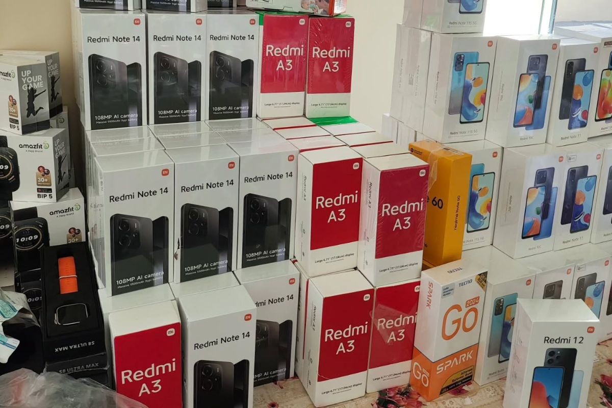 Celulares, eletrônicos e itens de pesca: bazar solidário vende produtos da Receita Federal